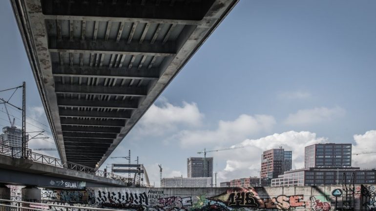 Bahnverkehr in Hamburg von Bauarbeiten an der Sternbrücke betroffen.