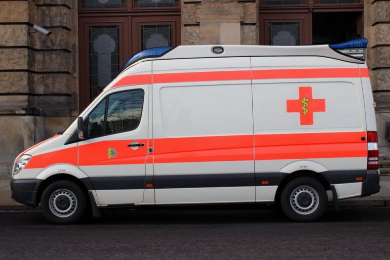Busunfall auf der Alsterkrugchaussee mit vier Verletzten.
