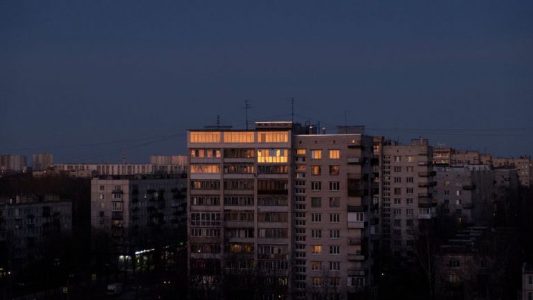 Ex-Mieter terrorisiert Nachbarn und fehlt vor Gericht.