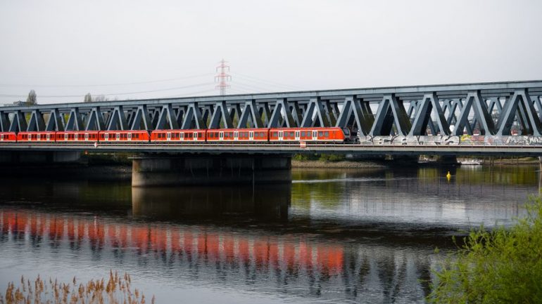 Neue Sternbrücke in Hamburg in Betrieb