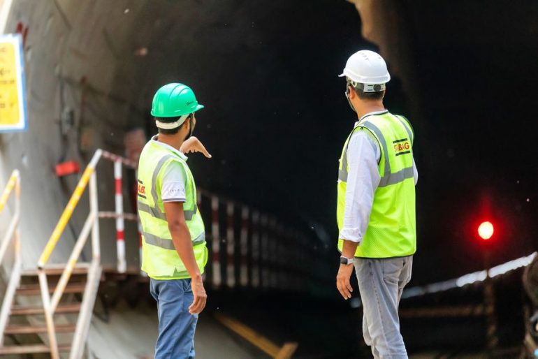 Wirtschaftssenatorin Leonhard besucht Fehmarnbelt-Baustelle.