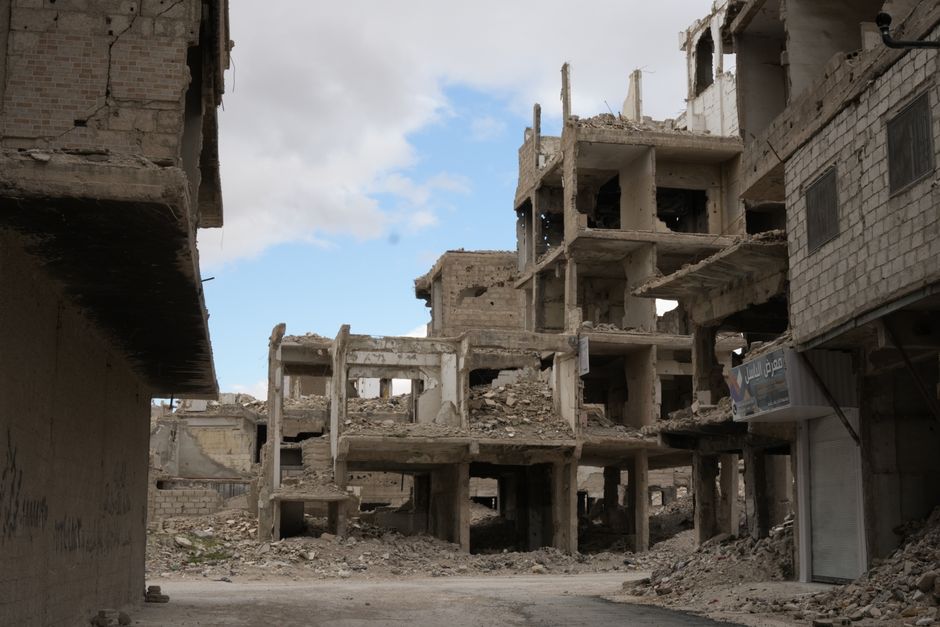 Israel greift erneut Ziele im Libanon an, Tote und Verletzte gemeldet.