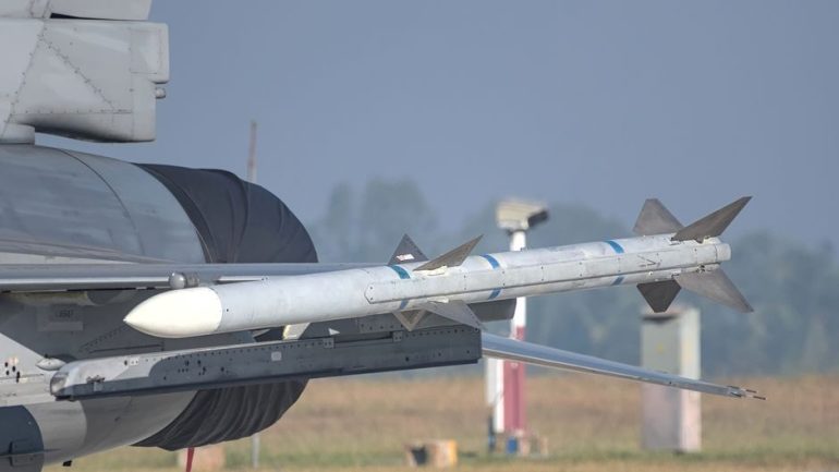 Iran greift Kuwait mit Raketen und Drohnen an.
