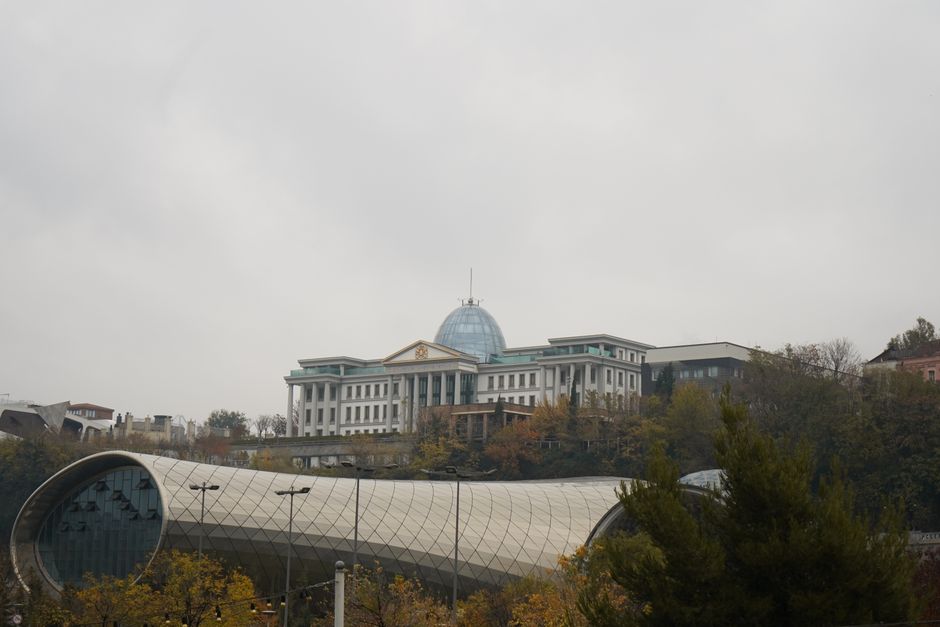 Georgische Regierung wird autoritärer und wendet sich Russland zu.