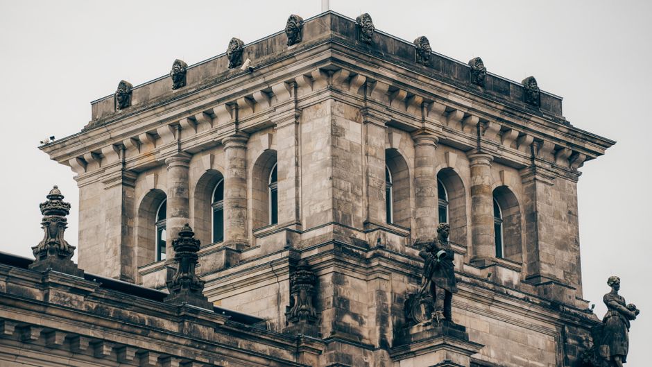 Bundesregierung beschließt erste Schritte der Pflegereform.