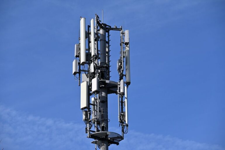 Mobile Sendeanlagen verbessern Mobilfunknetz im Hamburger Südwesten.