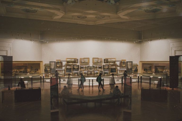 "Die drei ???"-Ausstellung in Altona beleuchtet Künstlerin Aiga Rasch.