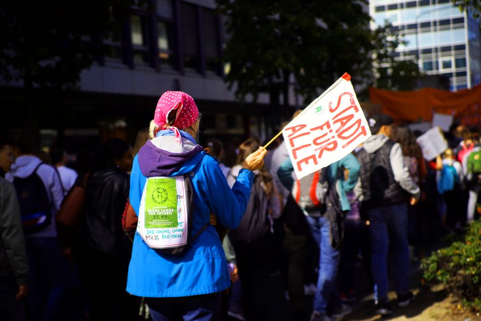 Nach Sachsen-Anhalt-Wahl: Protest gegen Rechtsruck in Hamburg.