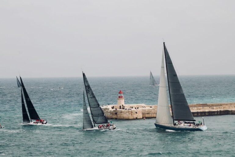 Hamburger Segler Boris Herrmann verliert im Ocean Race Atlantic an Boden.