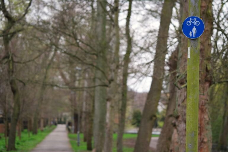 Bramfeld: Mann belästigt neunjähriges Mädchen auf offener Straße.